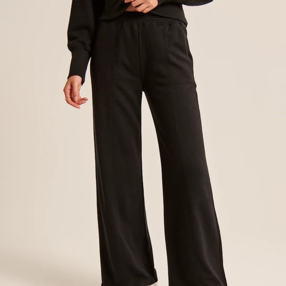 Wide leg sweatpants - Picture 2 of 3